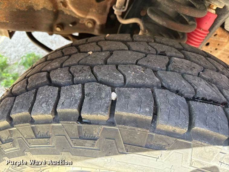 image for item DZ8512 2006 Ford F250 Super Duty XLT SuperCab flatbed pickup truck