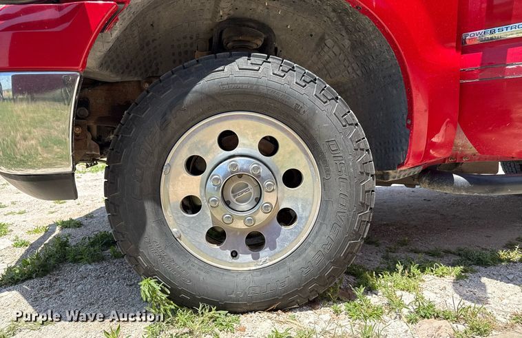 image for item DZ8512 2006 Ford F250 Super Duty XLT SuperCab flatbed pickup truck