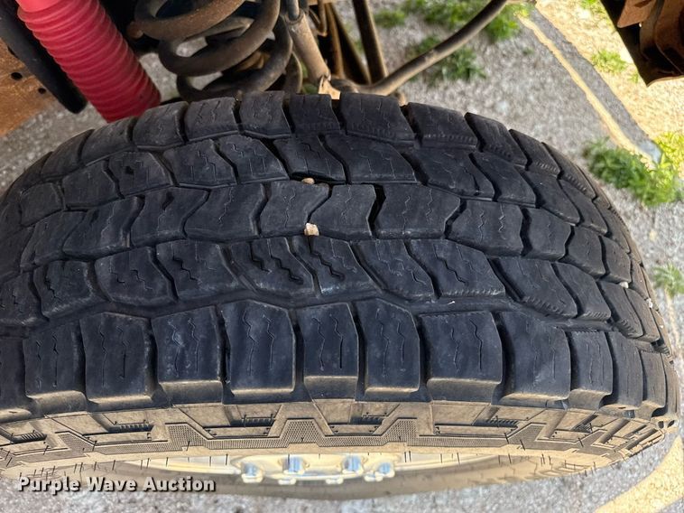 image for item DZ8512 2006 Ford F250 Super Duty XLT SuperCab flatbed pickup truck