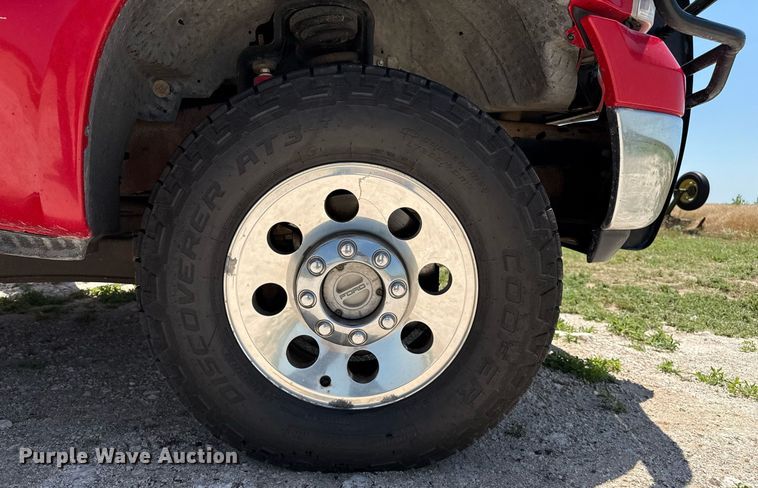 image for item DZ8512 2006 Ford F250 Super Duty XLT SuperCab flatbed pickup truck