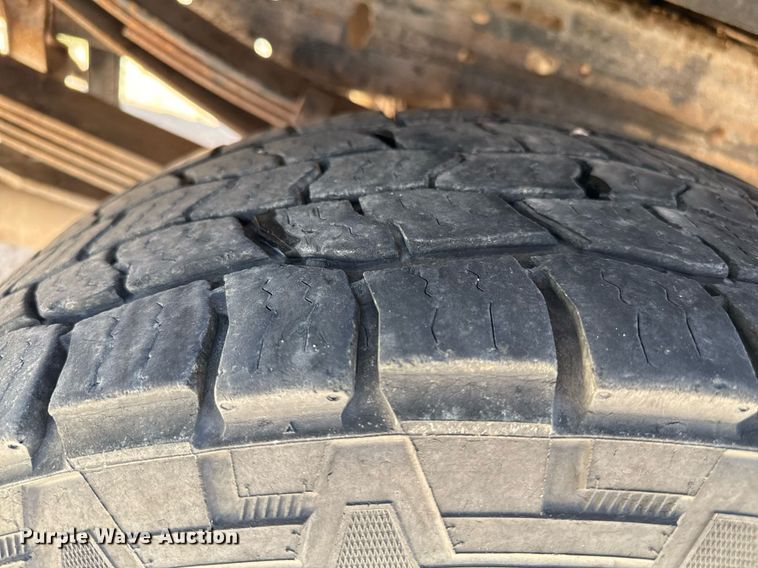 image for item DZ8512 2006 Ford F250 Super Duty XLT SuperCab flatbed pickup truck