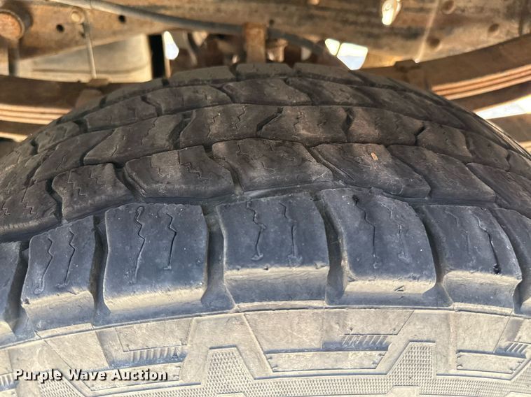 image for item DZ8512 2006 Ford F250 Super Duty XLT SuperCab flatbed pickup truck