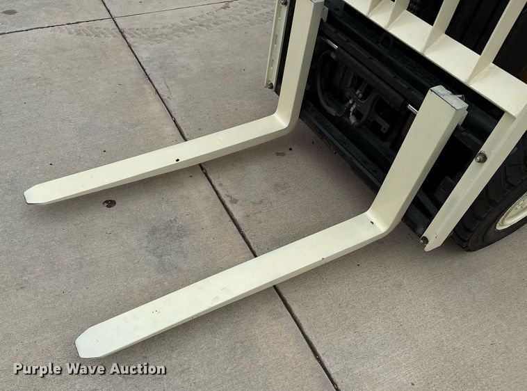 image for item DZ8525 2019 Yale GLP040SVXNEA084 forklift