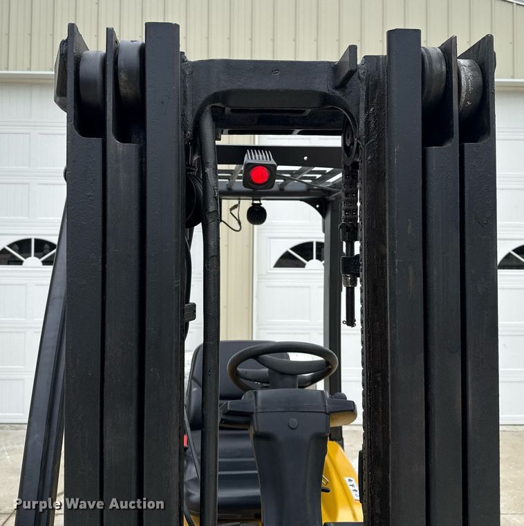 image for item DZ8525 2019 Yale GLP040SVXNEA084 forklift