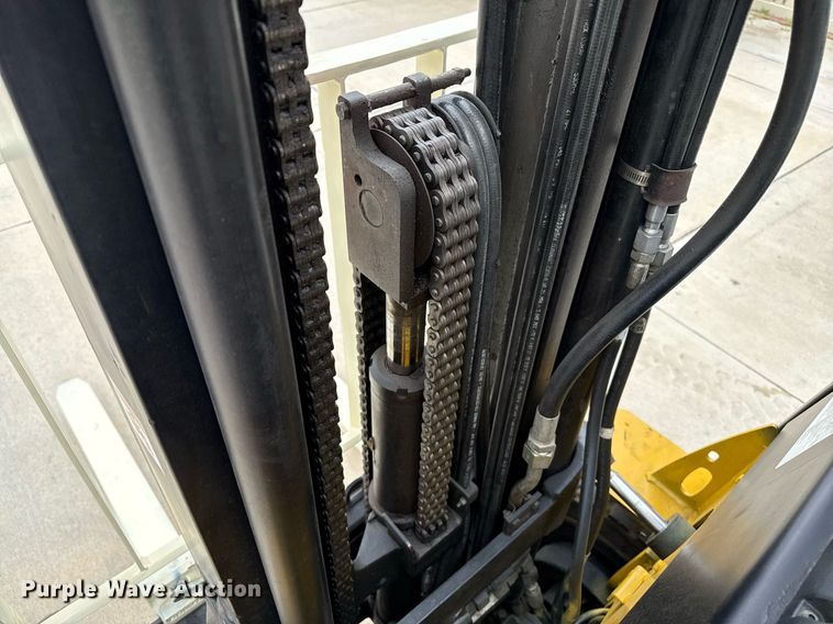 image for item DZ8525 2019 Yale GLP040SVXNEA084 forklift