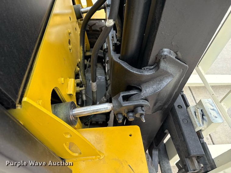 image for item DZ8525 2019 Yale GLP040SVXNEA084 forklift