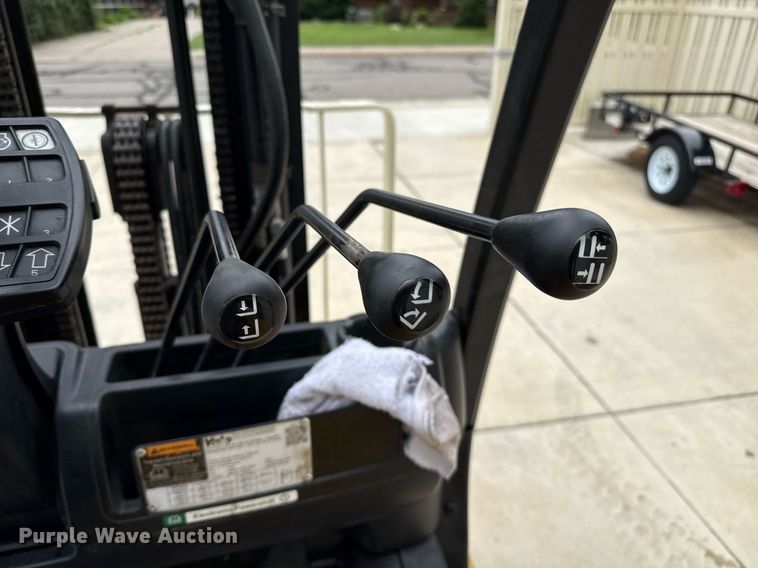 image for item DZ8525 2019 Yale GLP040SVXNEA084 forklift