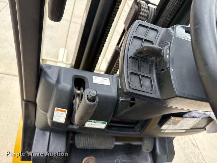 image for item DZ8525 2019 Yale GLP040SVXNEA084 forklift