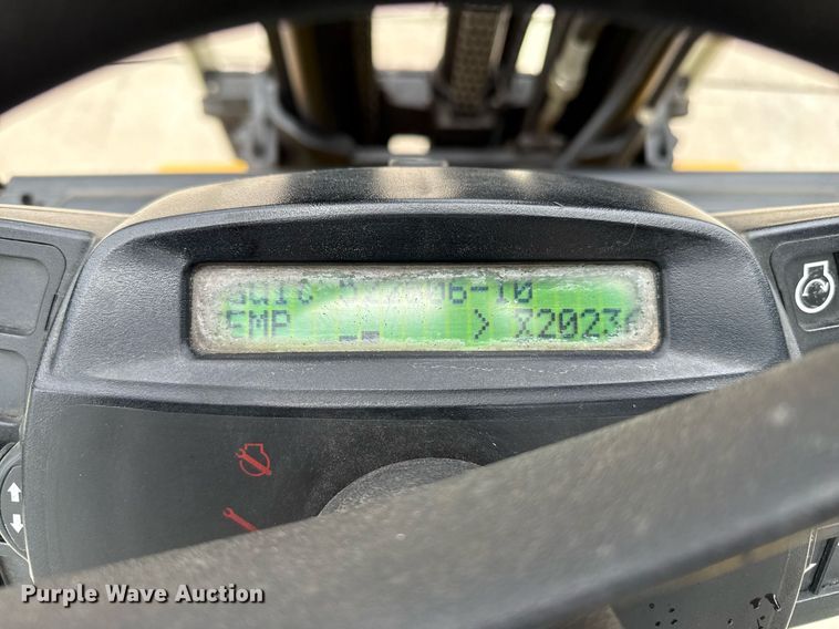 image for item DZ8525 2019 Yale GLP040SVXNEA084 forklift