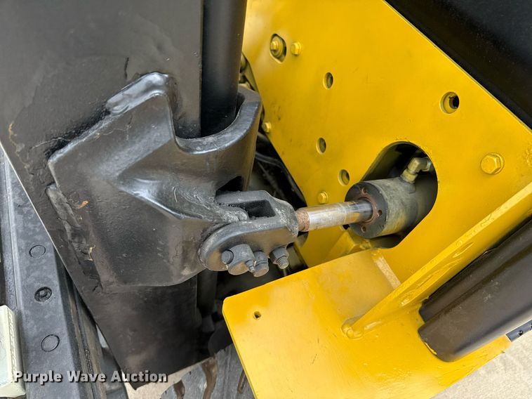 image for item DZ8525 2019 Yale GLP040SVXNEA084 forklift