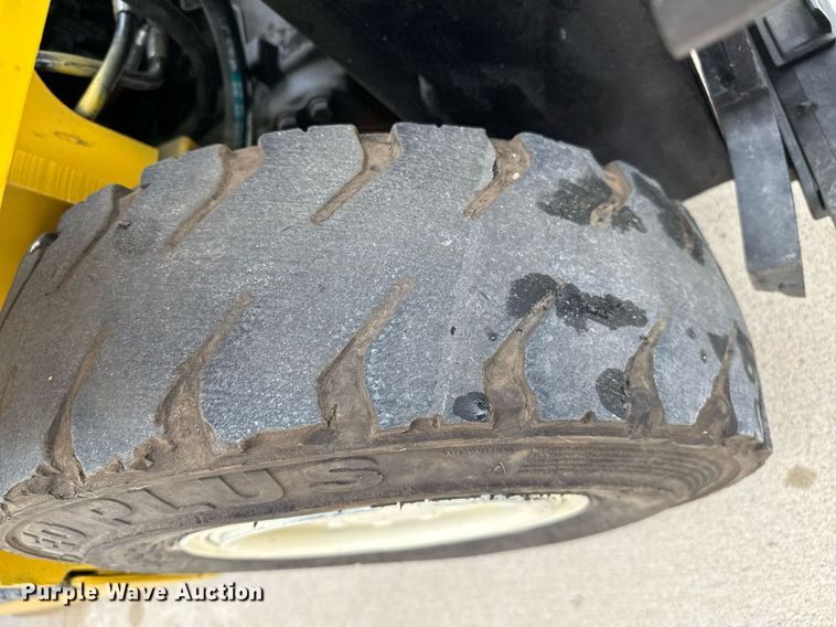 image for item DZ8525 2019 Yale GLP040SVXNEA084 forklift