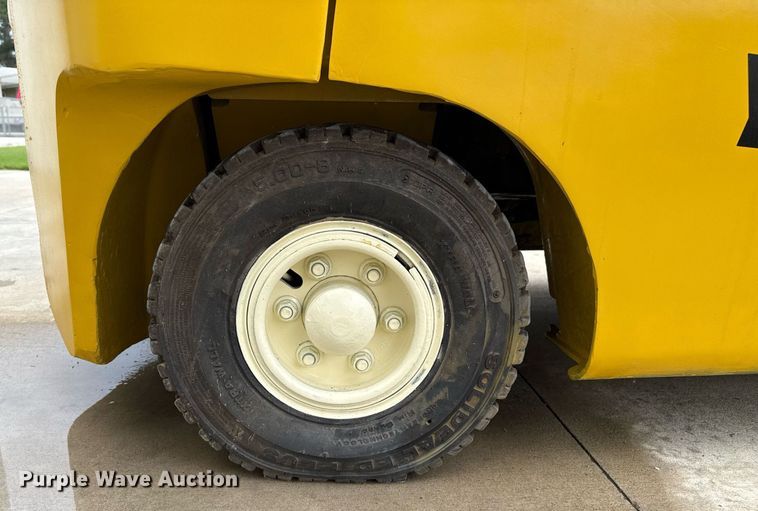 image for item DZ8525 2019 Yale GLP040SVXNEA084 forklift