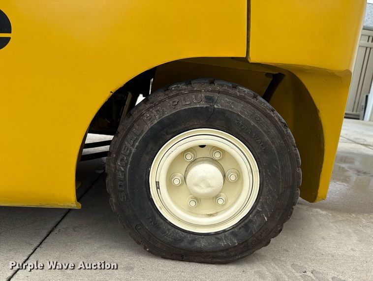 image for item DZ8525 2019 Yale GLP040SVXNEA084 forklift