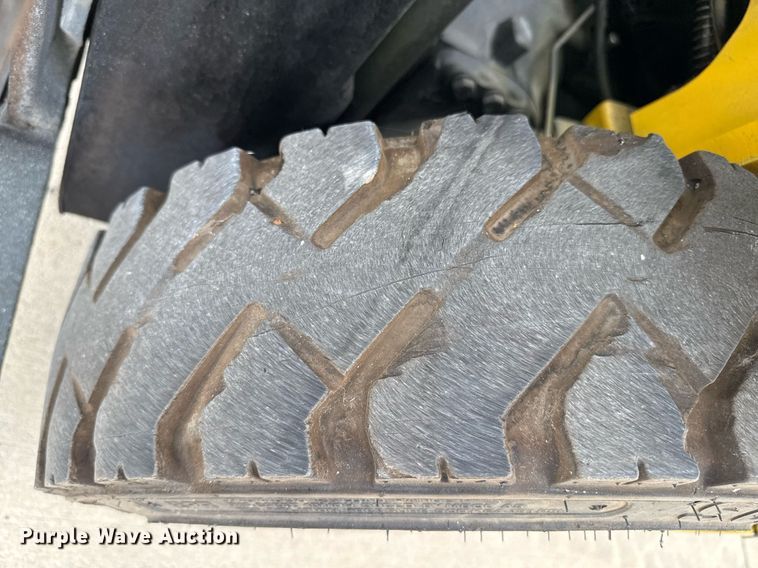 image for item DZ8525 2019 Yale GLP040SVXNEA084 forklift