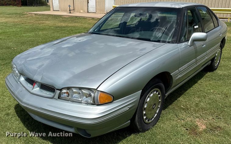 image for item DZ8568 1996 Pontiac Bonneville SE 