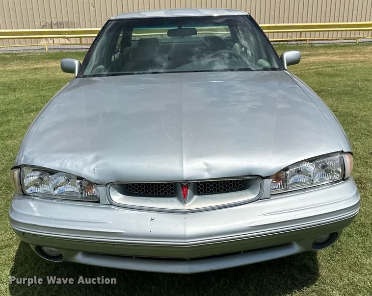 image for item DZ8568 1996 Pontiac Bonneville SE 