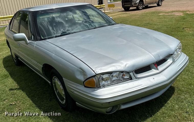 image for item DZ8568 1996 Pontiac Bonneville SE 