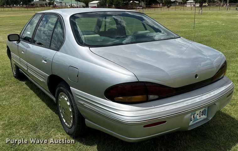 image for item DZ8568 1996 Pontiac Bonneville SE 