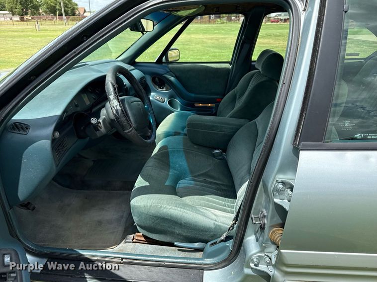 image for item DZ8568 1996 Pontiac Bonneville SE 