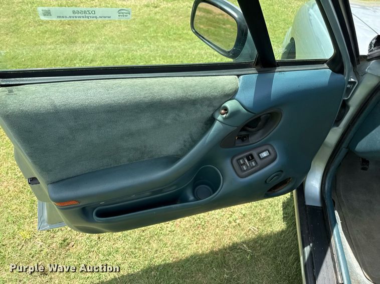 image for item DZ8568 1996 Pontiac Bonneville SE 