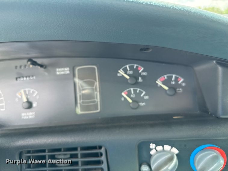 image for item DZ8568 1996 Pontiac Bonneville SE 