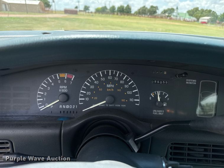 image for item DZ8568 1996 Pontiac Bonneville SE 