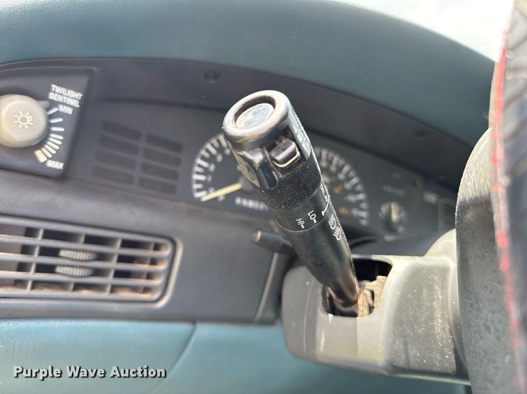 image for item DZ8568 1996 Pontiac Bonneville SE 