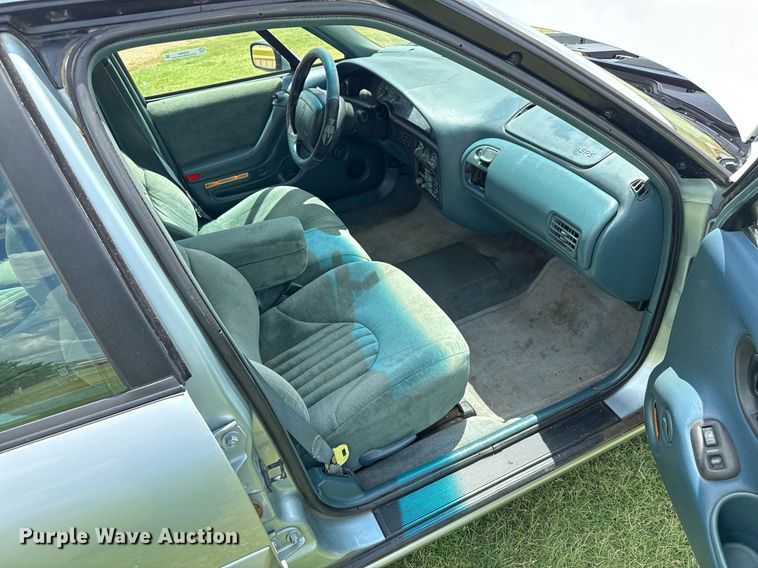 image for item DZ8568 1996 Pontiac Bonneville SE 