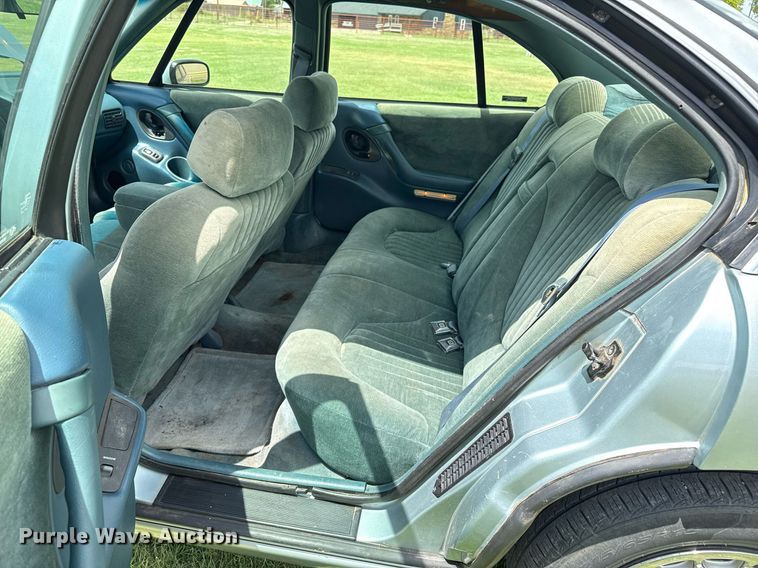 image for item DZ8568 1996 Pontiac Bonneville SE 