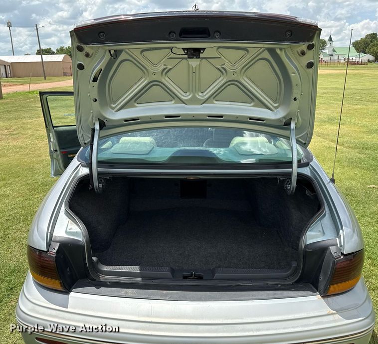 image for item DZ8568 1996 Pontiac Bonneville SE 