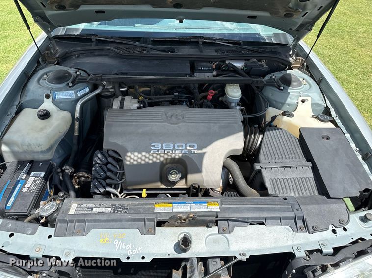 image for item DZ8568 1996 Pontiac Bonneville SE 