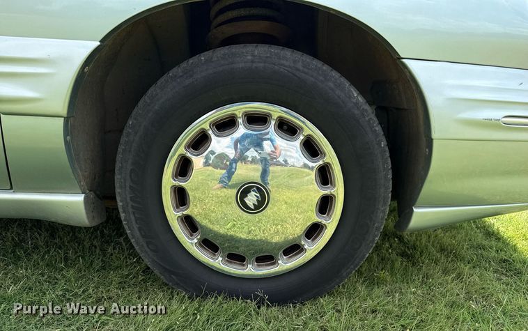 image for item DZ8568 1996 Pontiac Bonneville SE 