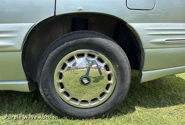 image for item DZ8568 1996 Pontiac Bonneville SE 