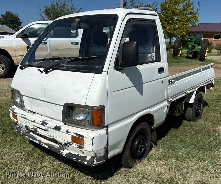 image for item DZ8581 1991 Daihatsu mini truck