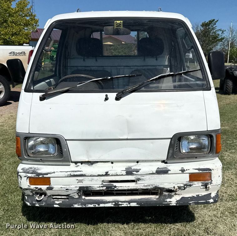 image for item DZ8581 1991 Daihatsu mini truck
