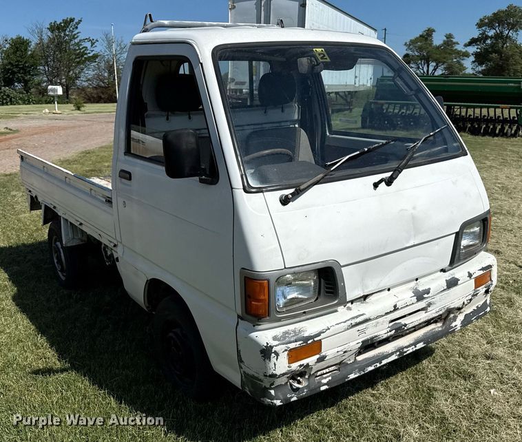 image for item DZ8581 1991 Daihatsu mini truck