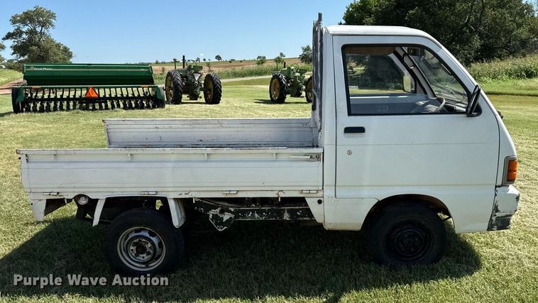 image for item DZ8581 1991 Daihatsu mini truck