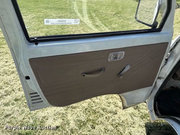 image for item DZ8581 1991 Daihatsu mini truck