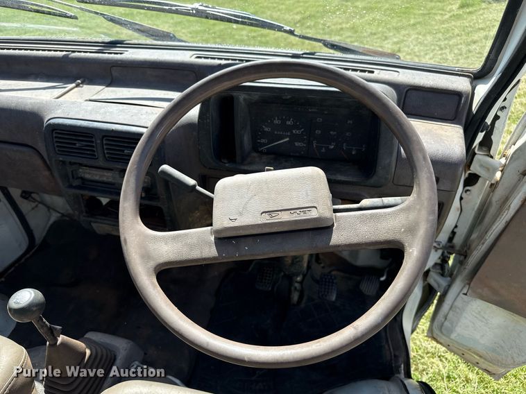 image for item DZ8581 1991 Daihatsu mini truck