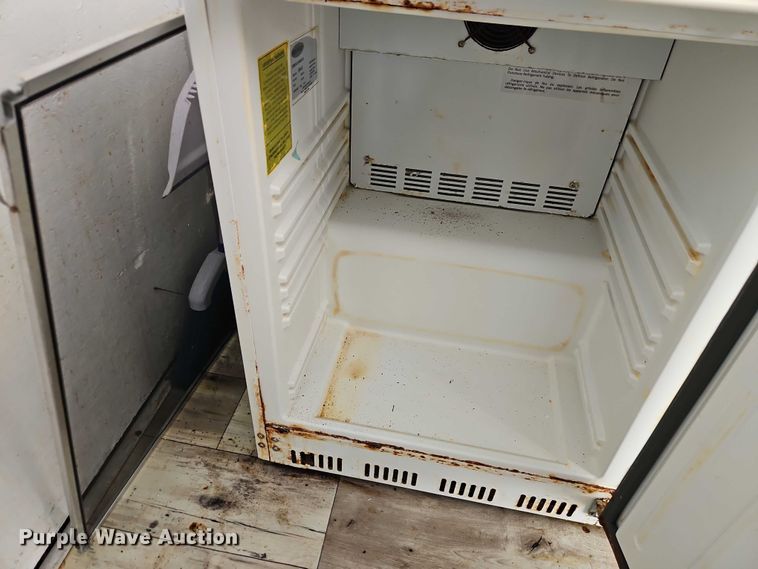 image for item EB8104 2022 Kaufman food trailer