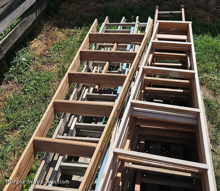 image for item EB8139 Approximately 8 ladders