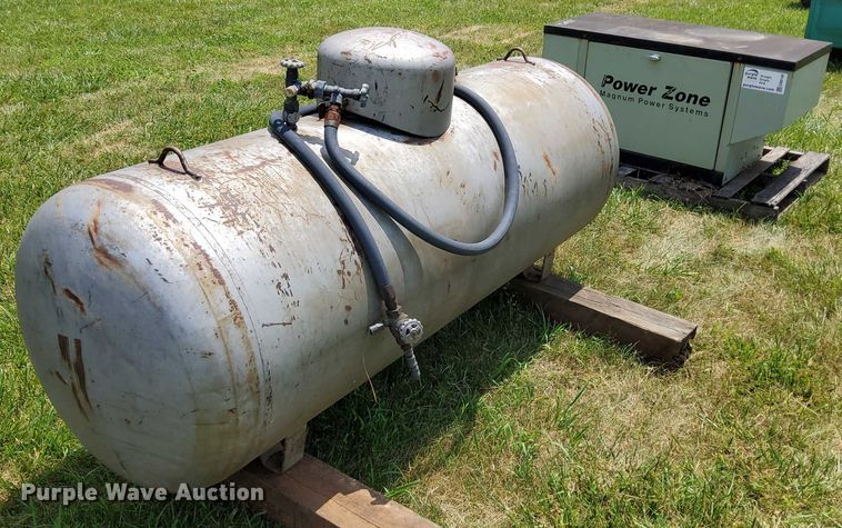 image for item EB8140 Magnum MG12Q generator