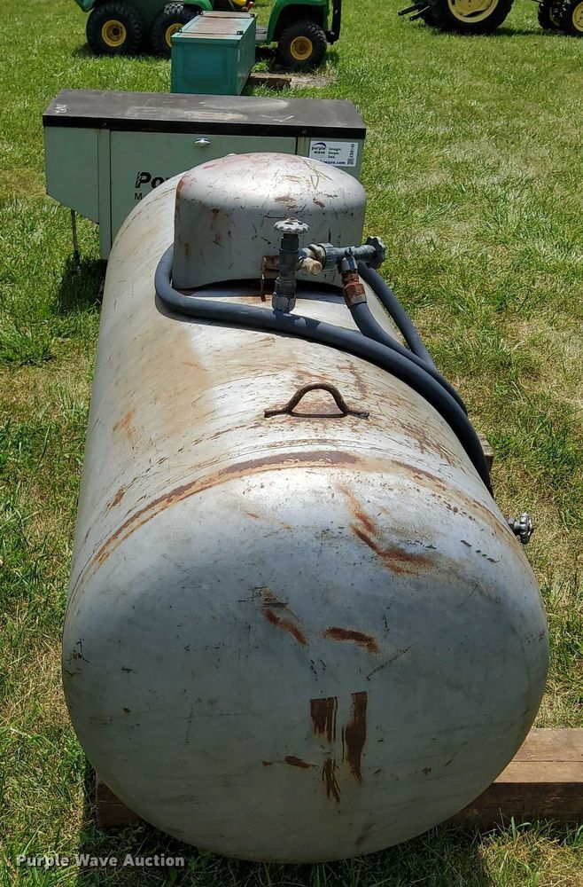 image for item EB8140 Magnum MG12Q generator