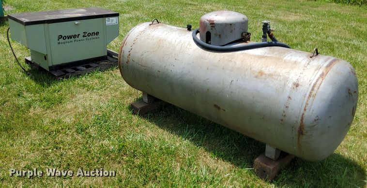 image for item EB8140 Magnum MG12Q generator