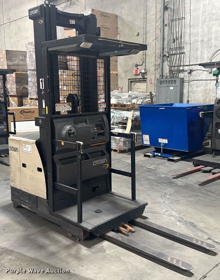 image for item EC3679 2016 Crown SP3520-30 order picker