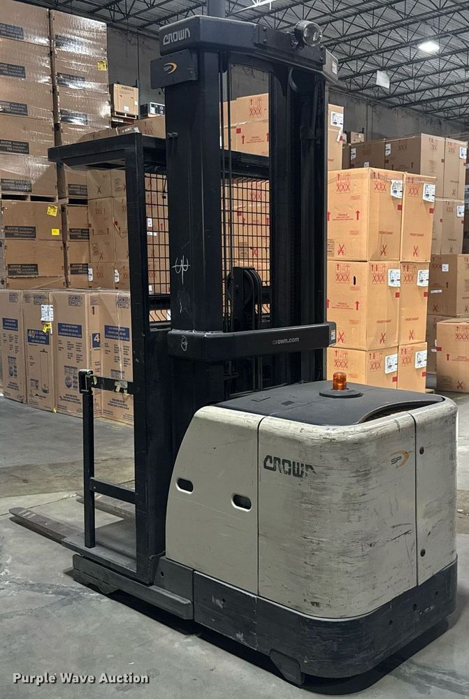 image for item EC3679 2016 Crown SP3520-30 order picker