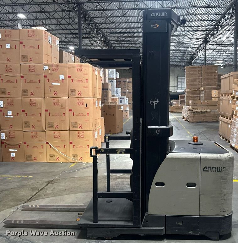 image for item EC3679 2016 Crown SP3520-30 order picker