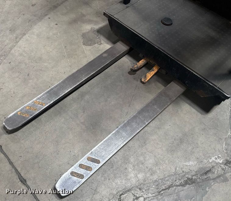 image for item EC3679 2016 Crown SP3520-30 order picker