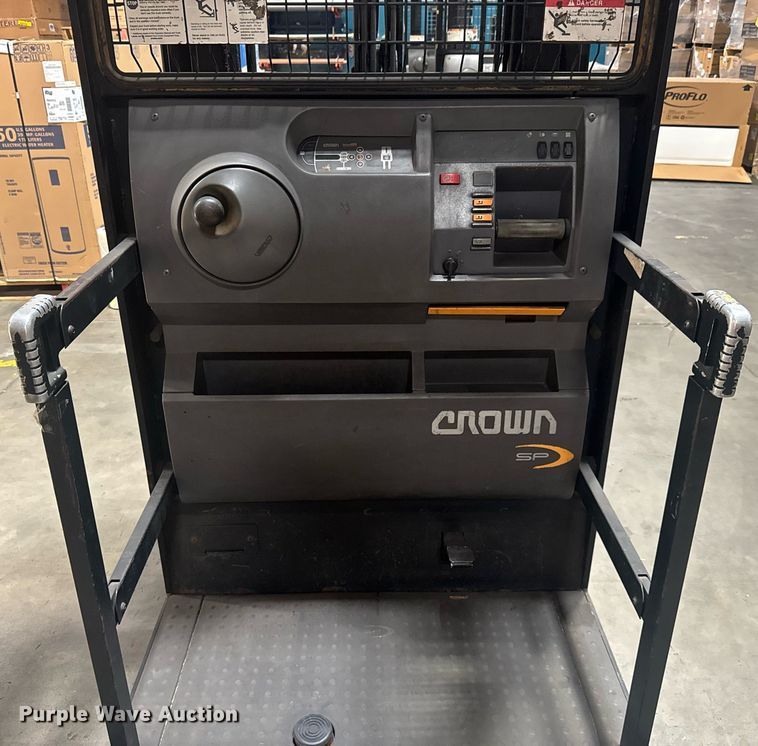 image for item EC3679 2016 Crown SP3520-30 order picker