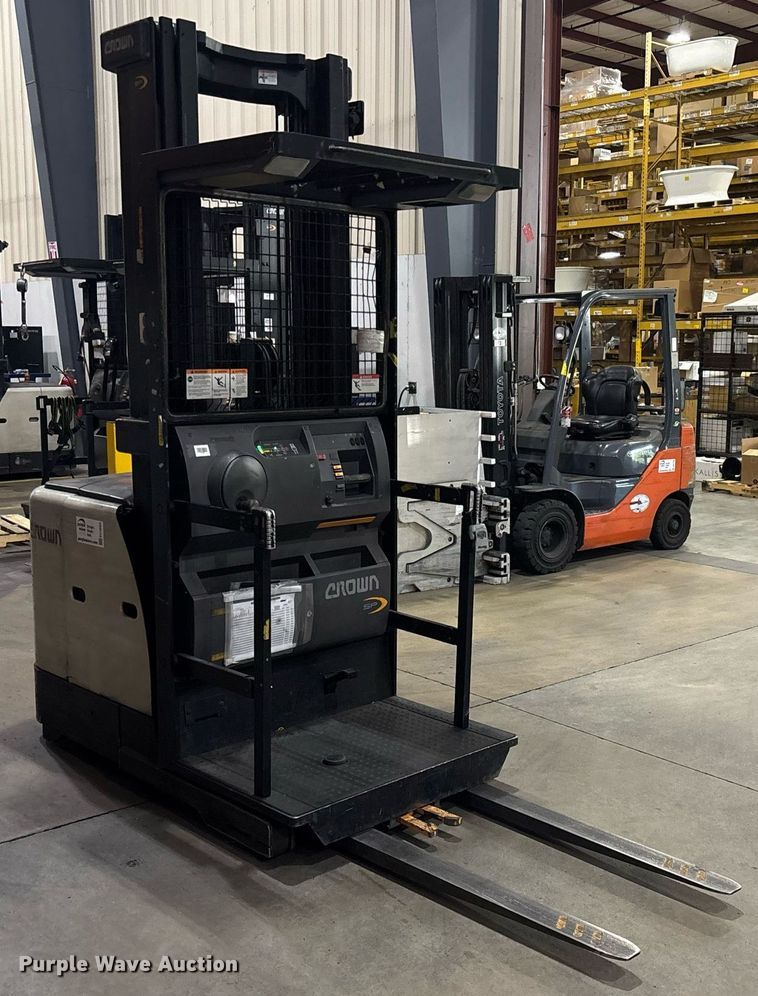 image for item EC3689 2016 Crown SP3520-30 order picker